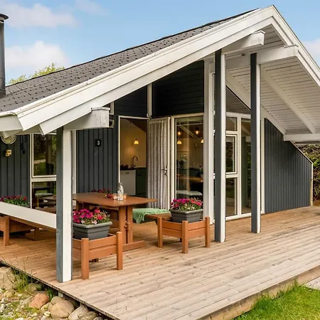 Maini - 350m From The Sea By Interhome